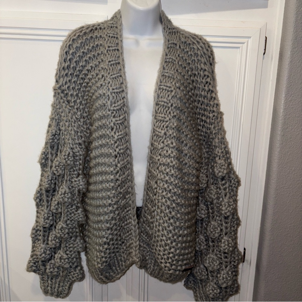 BLOEUR  Chunky Hand Made  Gray Open Cardigan Boho Sweater Size M/L Great